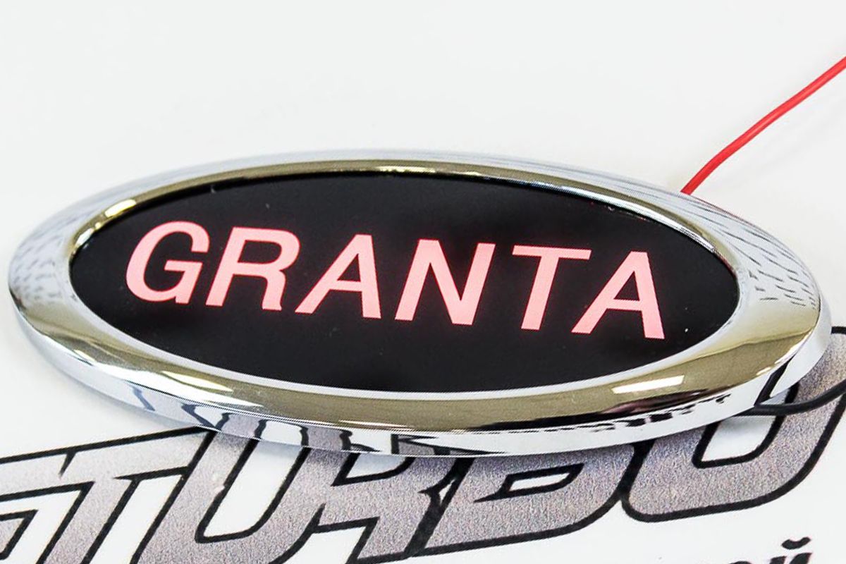 Светодиодный шильдик "Sal-Man" с красной надписью "GRANTA" для Лада Гранта