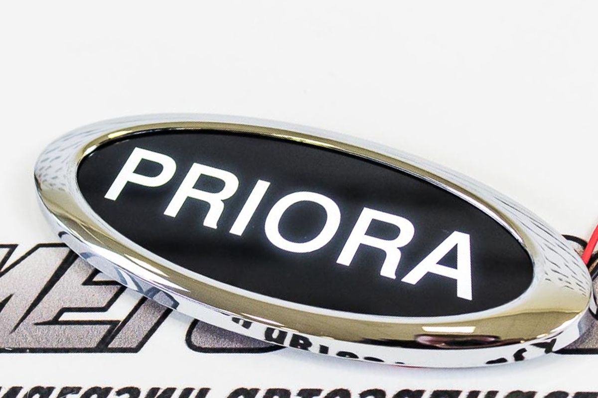 Светодиодный шильдик "Sal-Man" с белой надписью "PRIORA" для Лада Приора