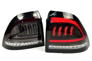 Задние светодиодные черные фонари в стиле Mustang для Лада Приора, Приора 2 Задние светодиодные черные фонари в стиле Mustang для Лада Приора, Приора 2