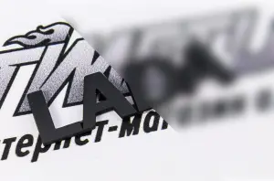 Шильдик LADA старого образца, черный бархат Шильдик LADA старого образца, черный бархат