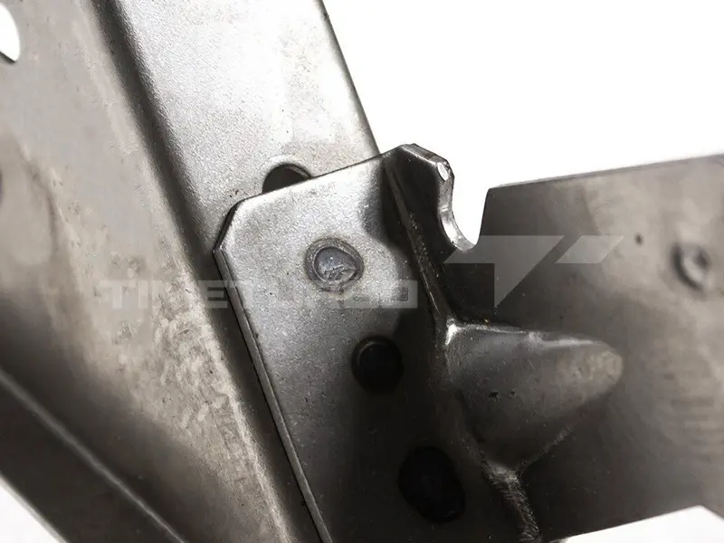 Звено петли крышки багажника оригинал левое для ВАЗ 21099