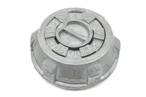 Крышка бензобака С КОДОМ железная, с замком для ВАЗ 2101-2107, Лада Нива 4х4 карбюраторный двигатель Крышка бензобака С КОДОМ железная, с замком для ВАЗ 2101-2107, Лада Нива 4х4 карбюраторный двигатель