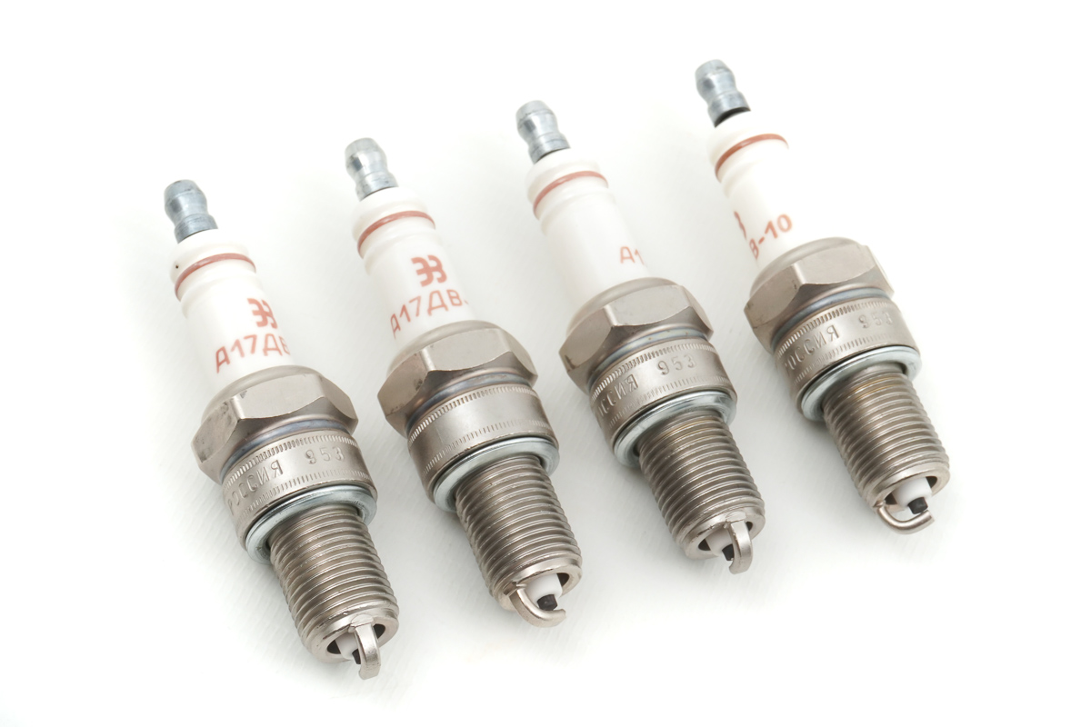 Свечи зажигания "Standard" A17ДВ-10 для ВАЗ (2101-2107, 2108-21099, 2110-2112), Лада (Нива 4х4, Ока) (карбюраторный двигатель)