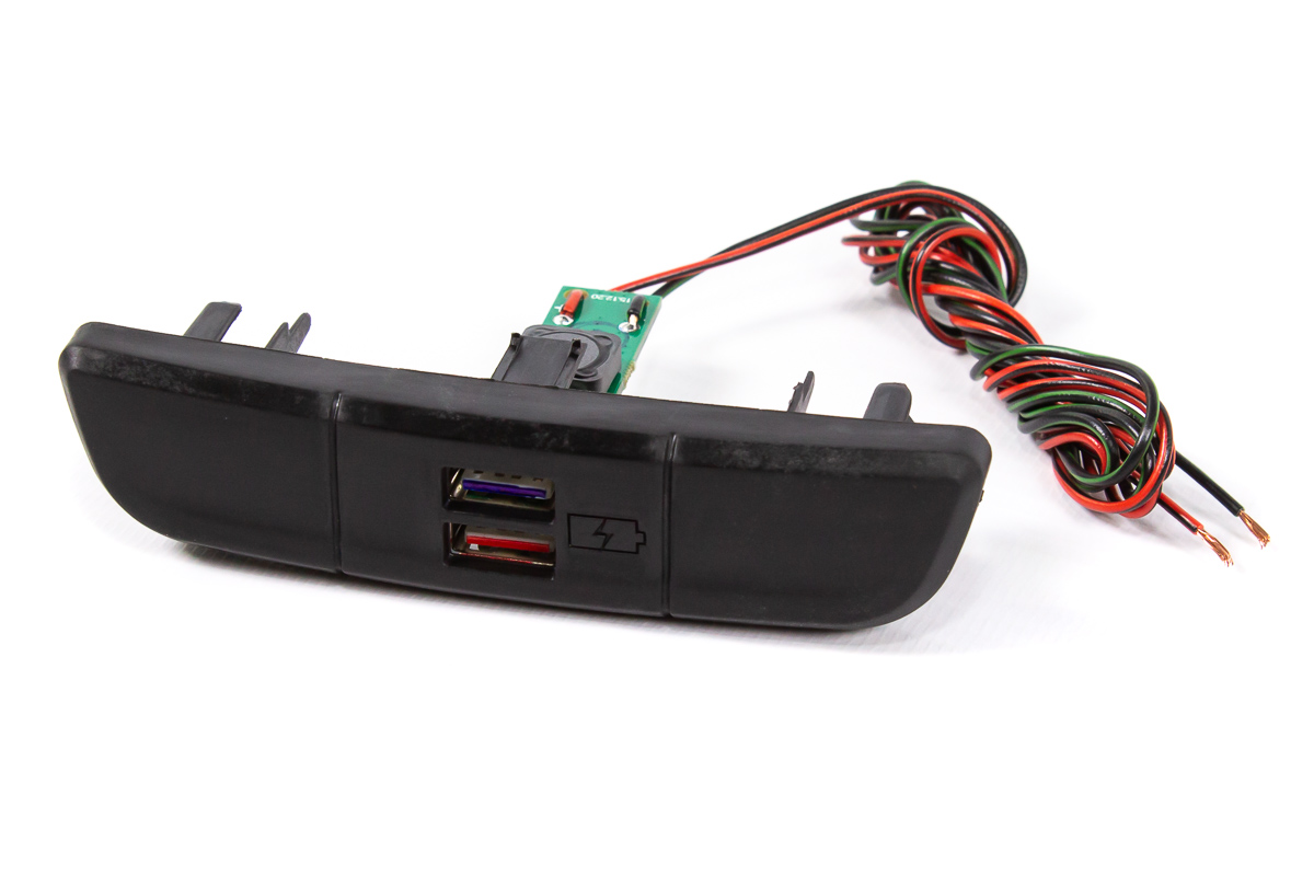 USB-зарядное устройство "ТюнАвто" (5 V, 3 A) для Лада Веста