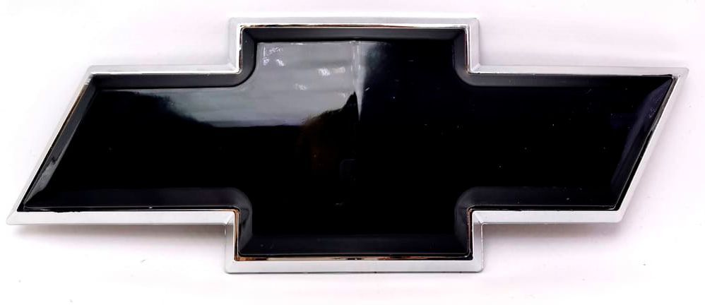 Орнамент (шильдик)  на решетку радиатора (нового образца, чёрный глянец) для Шевроле Нива (с 2009 г. в.)