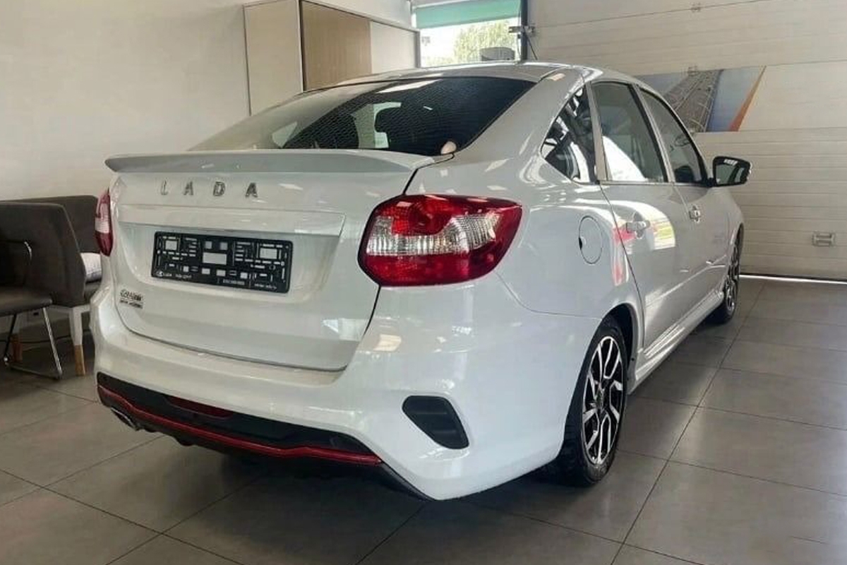 Оригинальный задний бампер Drive Active для Лада Гранта FL лифтбек, код ...
