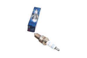 Свеча зажигания BOSCH WR6DC+ 0 242 240 592 для ВАЗ 2104, 2105, 2107, 2108-21099, 2110-2112, 2113-2115, Лада Нива 4Х4, Гранта, Гранта FL, Калина, Калина 2 8 клапанный двигатель